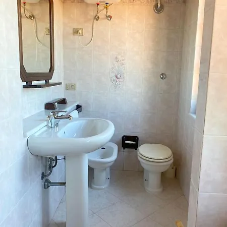 Lovely 5 Min Walk To The Beach, 3 Bedrooms Ample Outdoor Relax And Wifi 빌라 *