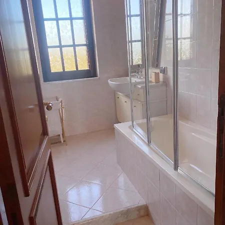 Lovely 5 Min Walk To The Beach, 3 Bedrooms Ample Outdoor Relax And Wifi * 캐피타나
