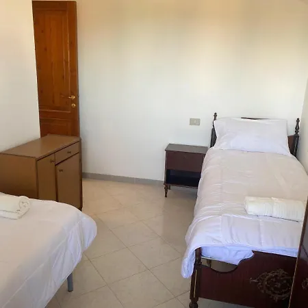 Lovely 5 Min Walk To The Beach, 3 Bedrooms Ample Outdoor Relax And Wifi * Capitana