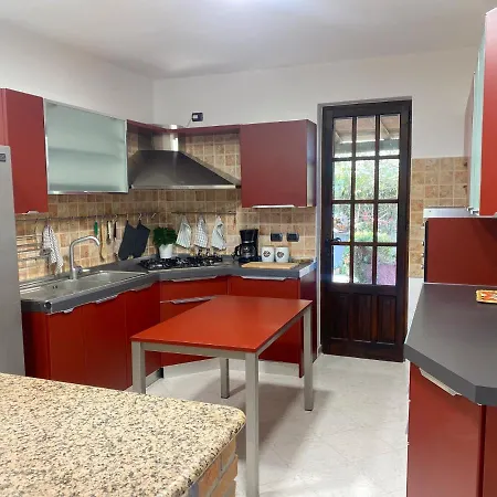 Lovely 5 Min Walk To The Beach, 3 Bedrooms Ample Outdoor Relax And Wifi Villa