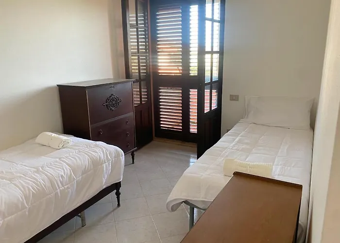 Lovely 5 Min Walk To The Beach, 3 Bedrooms Ample Outdoor Relax And Wifi *