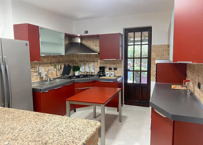 Lovely 5 Min Walk To The Beach, 3 Bedrooms Ample Outdoor Relax And Wifi Villa
