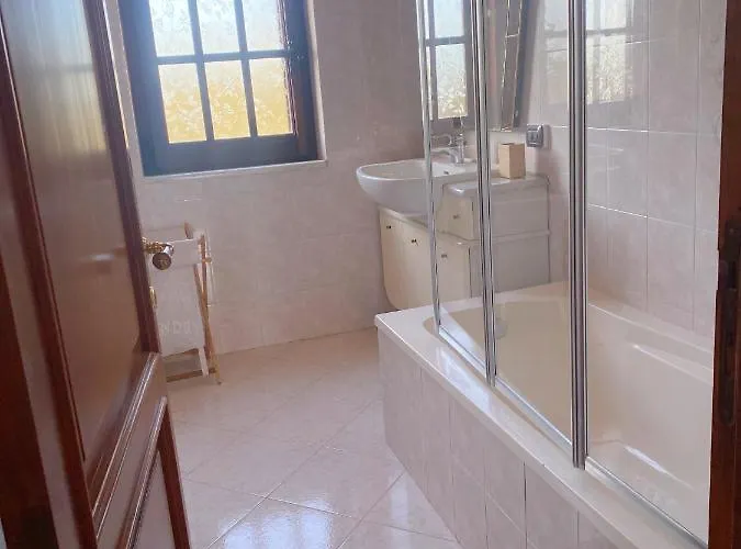 Lovely 5 Min Walk To The Beach, 3 Bedrooms Ample Outdoor Relax And Wifi * Capitana
