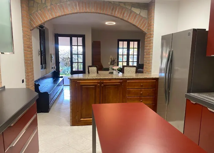 Villa Lovely 5 Min Walk To The Beach, 3 Bedrooms Ample Outdoor Relax And Wifi *