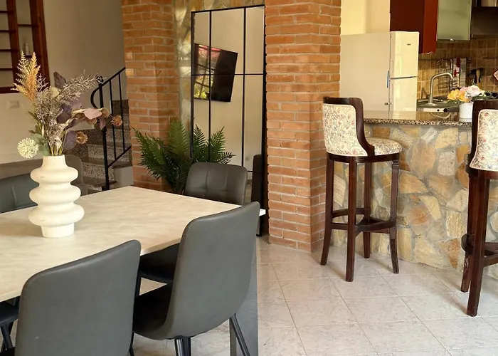 Lovely 5 Min Walk To The Beach, 3 Bedrooms Ample Outdoor Relax And Wifi Villa